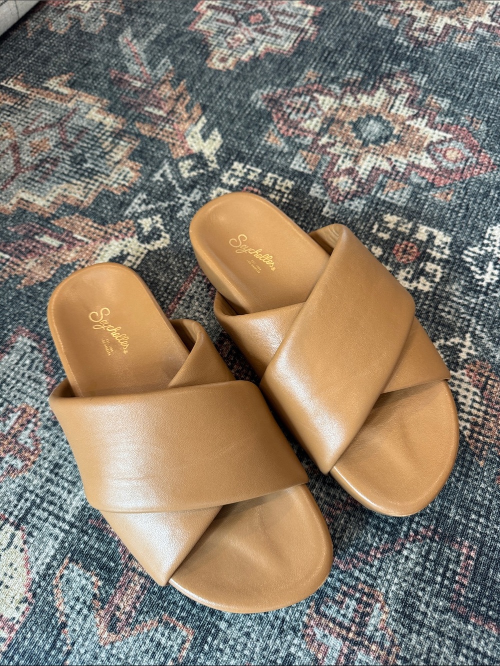 Seychelles Heartfelt Tan Leather Crossover slides size 9